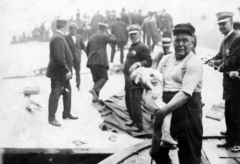 SS Eastland Disaster Kills 100's of Czechs