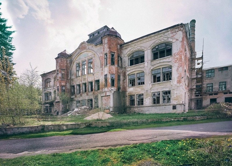 Forgotten History of Elias Glassworks