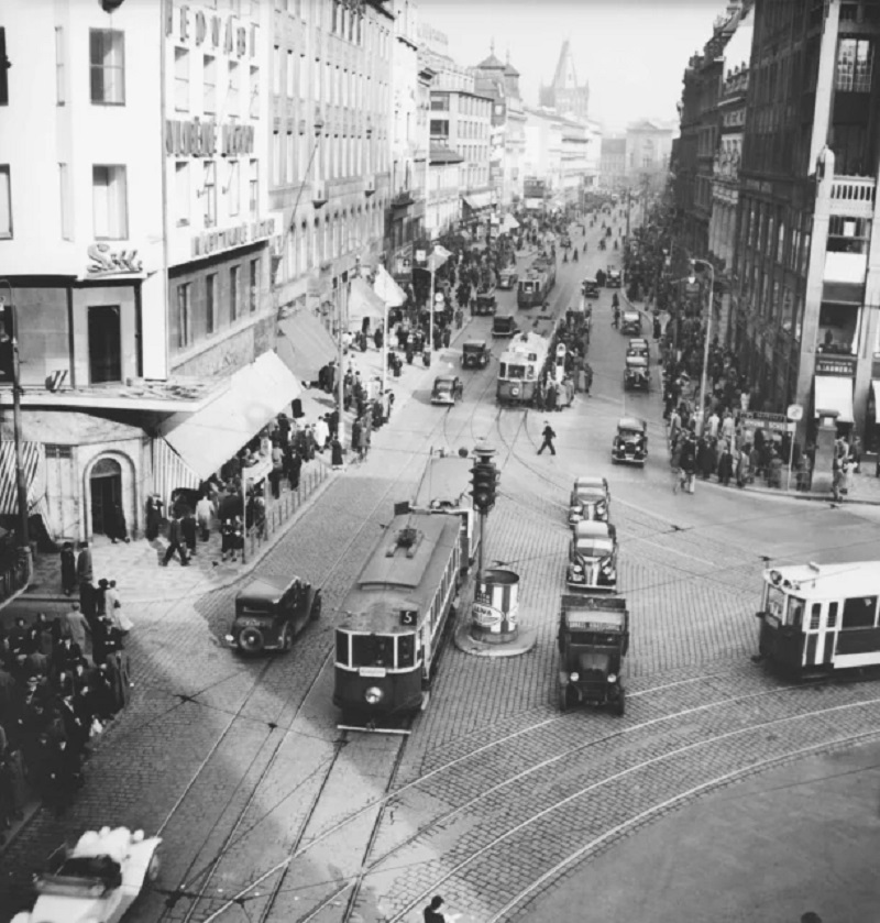 trams on Wenceslas Square