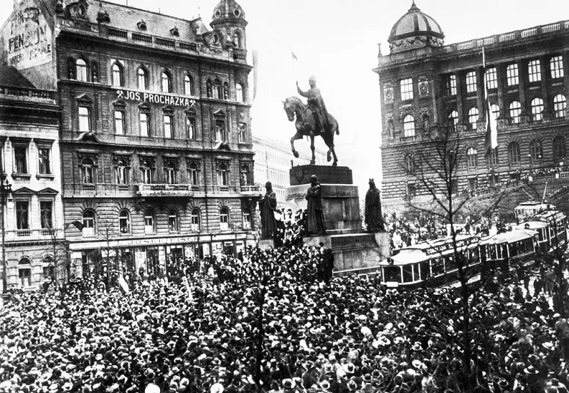 trams on Wenceslas Square