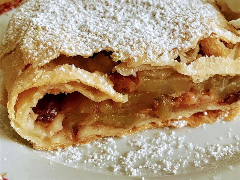 TresBohemes Czech Apple Strudel Recipe