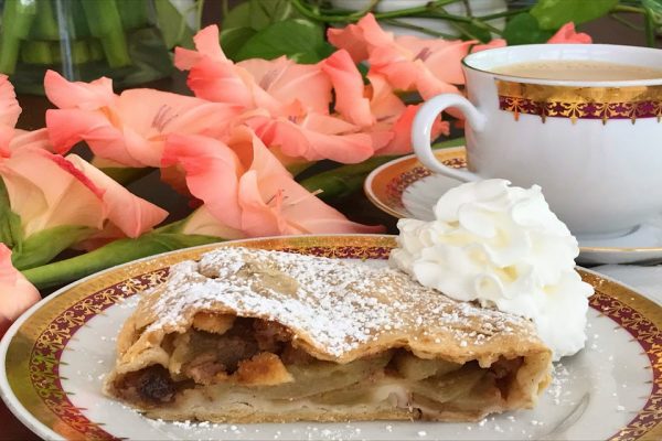 TresBohemes Czech Apple Strudel Recipe